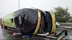 Así quedó el bus que se volcó en San Fernando: Fatal accidente dejó dos pasajeros muertos y varios heridos
