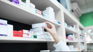 Farmacia líder en Centroamérica prepara su expansión en Chile: Estas son las comunas a las que llegaría