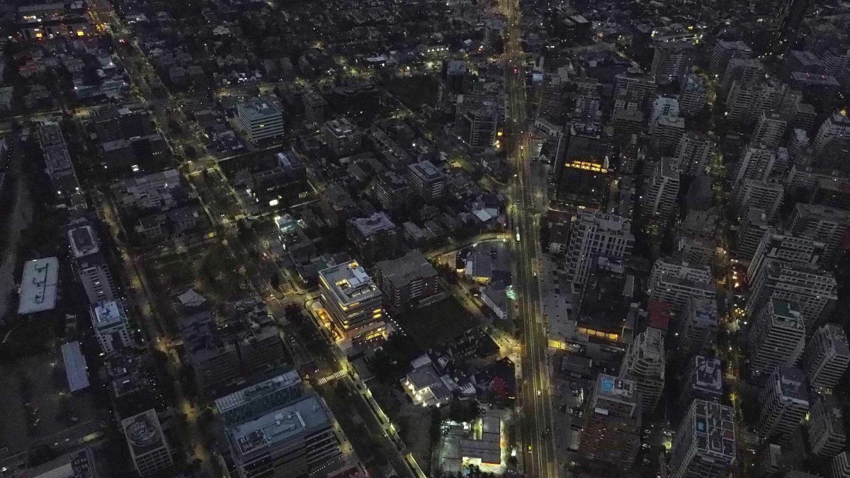 ¿Dónde y a qué hora?: Cortes de luz afectan a sectores de cinco comunas de la Región Metropolitana