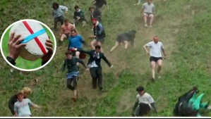 Caídas, fracturas y más: Videos muestran peligrosa carrera para atrapar un queso en Reino Unido