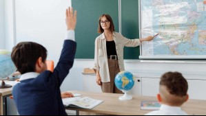 ¿Qué sueldo mínimo gana un profesor municipal que trabaja 44 horas semanales?