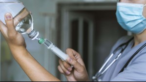 Ordenan retiro del mercado de lote de suero inyectable por presencia de 'cuerpo extraño': Puede provocar consecuencias graves