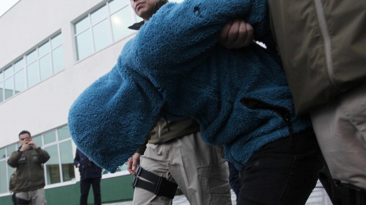 Persecución policial concluye con adolescente de 17 años detenido tras robo avaluado en $1.6 millones