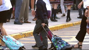 Multan a colegio por prohibir el pelo largo a sus alumnos varones: Corte borró la sanción por estos motivos