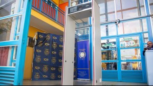 Multan a Municipalidad de Temuco por detector de metales y reconocimiento facial en colegio: Esto respondió el municipio