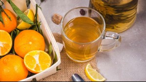 Así puedes preparar infusiones caseras con cítricos para aliviar el resfrío, según una experta