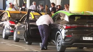 Anuncian nuevo sistema de pago para taxis oficiales en el aeropuerto de Santiago: ¿Cuándo estará disponible?