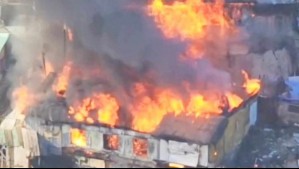 Video muestra gran incendio en Cerro O'Higgins de Valparaíso: Hay tres viviendas afectadas