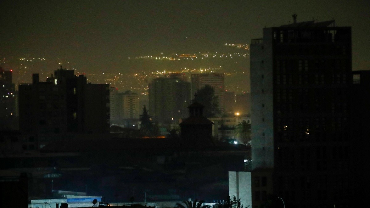 Ocho comunas de la Región Metropolitana tendrán cortes de luz este viernes 30 de mayo: Algunos durarán hasta seis horas