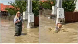 Lo estaba dando todo: Periodista se hunde en pleno despacho por inundaciones en Rumania