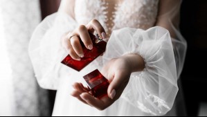El ingenioso truco para que tu perfume dure todo el día: Solo necesitas este producto