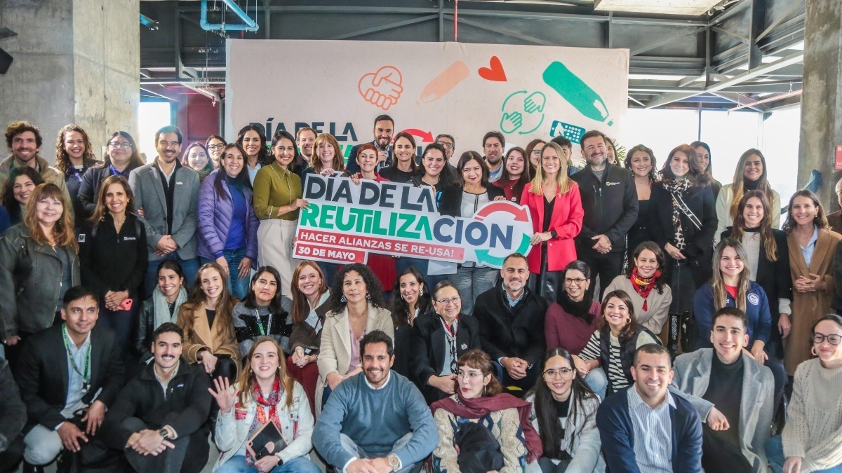 Coca-Cola Chile y otras 100 organizaciones celebraron un nuevo Día Nacional de la Reutilización Coca-Cola Chile y otras 100 organizaciones celebraron un nuevo Día Nacional de la Reutilización