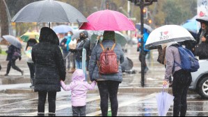 Baja presión y un frente frío que dejará lluvias: Así serán los tres sistemas frontales que se aproximan a Santiago