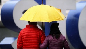 Centro meteorológico noruego pronostica al menos tres días seguidos de lluvia en Santiago: ¿Cuánta agua caerá?