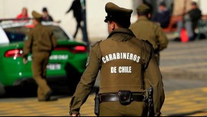 Mujer se encerró en su vehículo, se negó a mostrar el carnet y terminó mordiendo a un carabinero