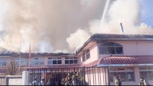 Incendio destruye escuela en Curanilahue: 'Perdimos todo, pero lo preciado para nosotros está intacto: nuestros niños y niñas'