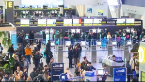 Desembarcan a pasajeros tras aviso de bomba en vuelo en Aeropuerto de Santiago