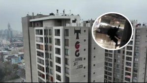 'Subieron, rompieron un candado y se colgaron': Así fue cómo grafiteros hicieron rayado en piso 32 de edificio en Santiago