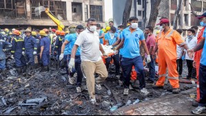 La otra tragedia del avión que se estrelló en India: Cayó sobre comedor de estudiantes de medicina y dejó decenas de muertos