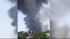 Avión con más de 200 pasajeros se estrella contra un edificio en India