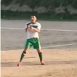 Carabineros detuvo a la madre del futbolista que es buscado por la justicia tras amenazar con una pistola en pleno partido amateur de Quilpué. Revisa los detalles del caso y por qué detuvieron a la mujer.