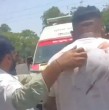 Revisa cómo fue el rescate del sobreviviente de un trágico accidente aéreo este jueves en India. Un avión se estrelló con más de 200 pasajeros, lo que quedó captado en un video.