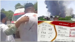 Iba cerca de la salida de emergencia y apareció caminando: Video muestra a sobreviviente del trágico accidente áereo en India