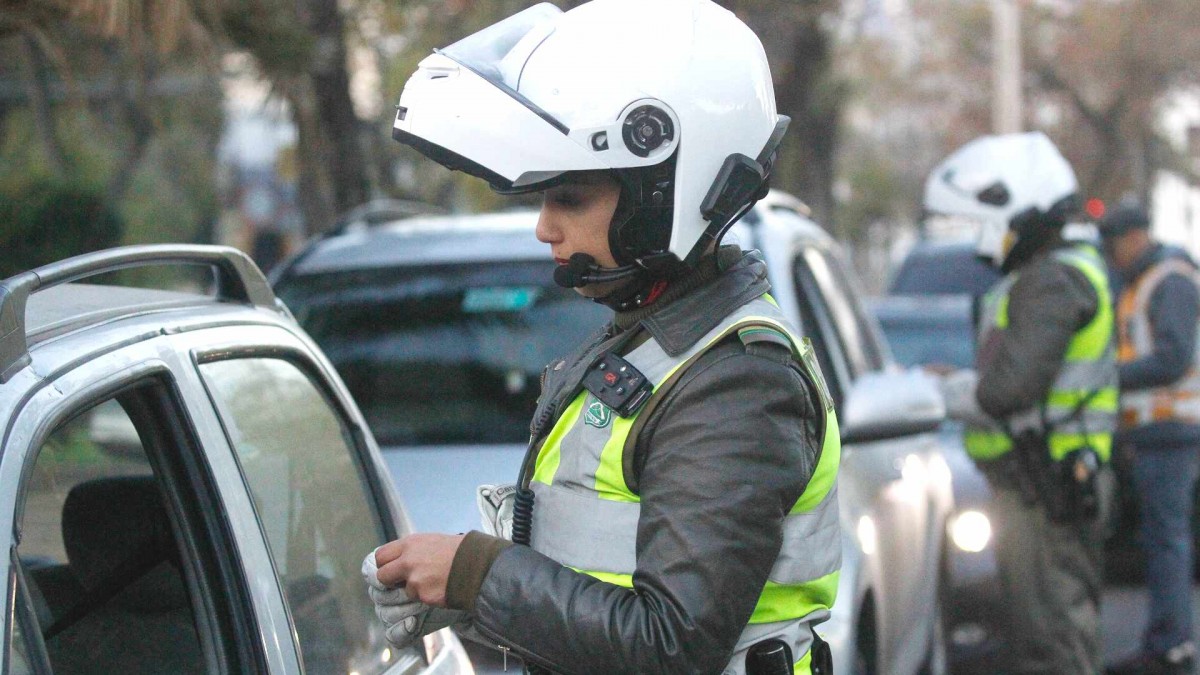 Revisa tu patente: Estos son los vehículos que no pueden circular este viernes en 34 comunas
