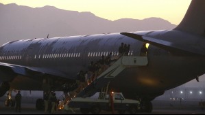 Chile expulsa a 86 extranjeros con antecedentes penales con destino a Bolivia y Colombia