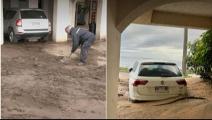 'Cayó mucha agua con arena': Vecinos del sector de Cochoa usan palas para sacar barro de estacionamientos tras intensas lluvias