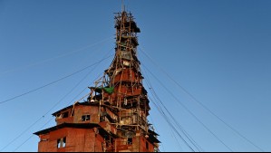 El hombre que desafió al sistema: su casa de 10 pisos resiste entre ruinas en China