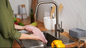 Un peligroso error: La razón por la que nunca debes lavar la carne antes de cocinarla