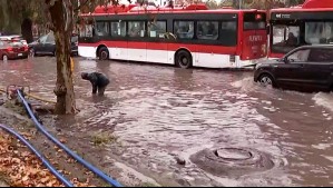 'Aquí es todo los años lo mismo': Video muestra sector de Parque O'Higgins completamente inundado