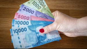 Puedes recibir hasta $452 mil: Revisa si te corresponde el bono prioritario para dueñas de casa