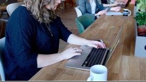 'Conectadas': El programa de la Municipalidad de Huechuraba que ayuda a mujeres a crecer en sus empleos o emprendimientos