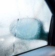 Revisa cómo prevenir que los vidrios del auto se empañen en invierno. La técnica que puedes utilizar es la del calcetín con arroz, que es poco común pero eficiente.