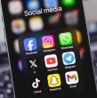 Estados Unidos anunció que ampliará la investigación de la actividad en redes sociales de todos los extranjeros que soliciten un visado de estudios para entrar en el país. Más en la nota.