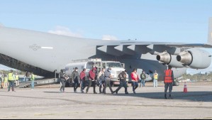 Tercer vuelo con chilenos deportados desde EEUU aterrizará en las próximas horas en Santiago