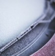 Durante estos días de bajas temperaturas es habitual que los vidrios del auto se congelen con escarcha, pero existe una solución que parece ser efectiva aunque podría resultar fatal. Conoce de qué se trata.