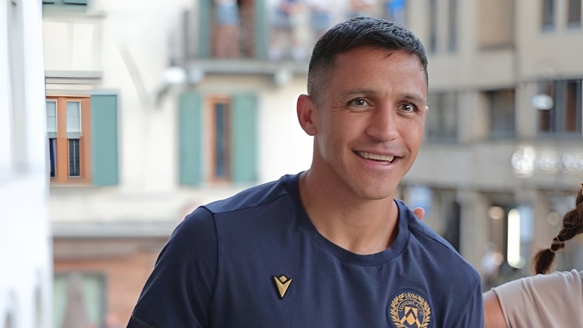 Pasearon juntos por la costa chilena: Conoce a la modelo rusa que sería nueva pareja de Alexis Sánchez