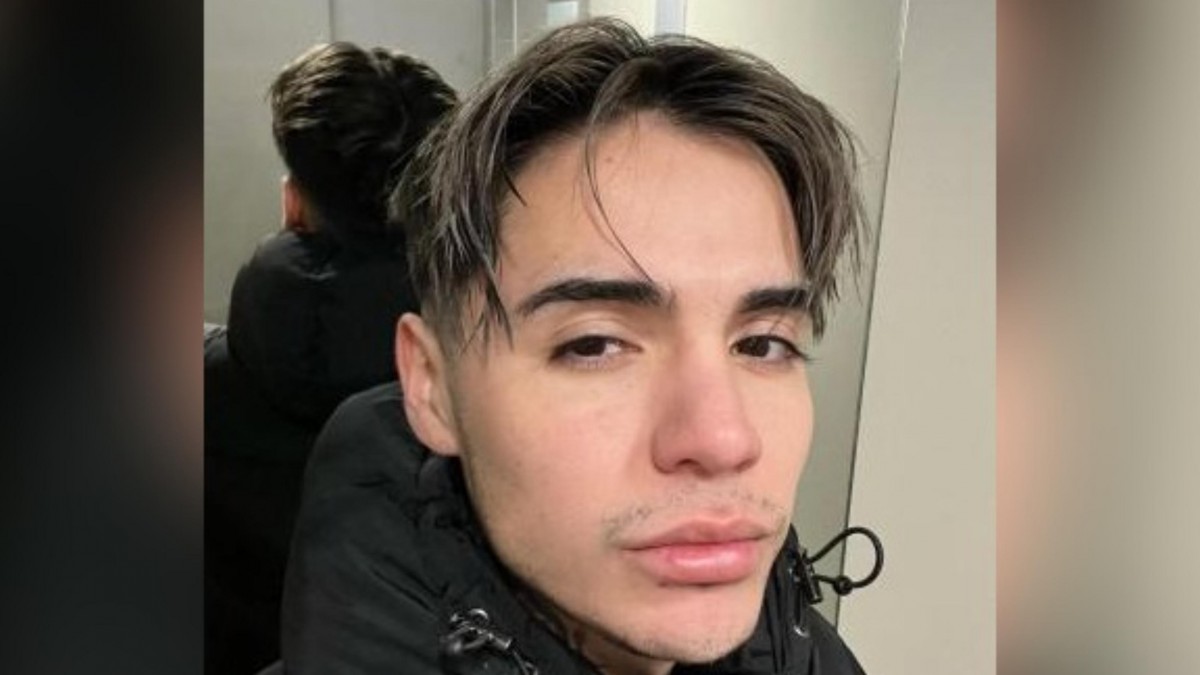 Leo Méndez Jr. sube foto completamente desnudo en medio de su recuperación por compleja cirugía: 