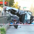 Dos fallecidos y cinco heridos dejó un grave accidente de tránsito en La Pintana, luego que un conductor que transportaba de urgencia a una mujer embarazada con trabajo de parto chocara con otro vehículo e impactara un paradero.