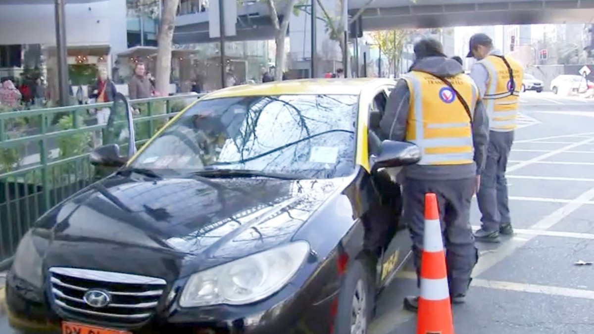 Detectan varios taxímetros que habrían sido adulterados durante fiscalización en Providencia