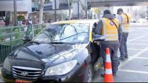 Detectan varios taxímetros que habrían sido adulterados durante fiscalización en Providencia
