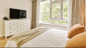 ¿Por qué no deberías tener un televisor en el dormitorio, según el Feng Shui?