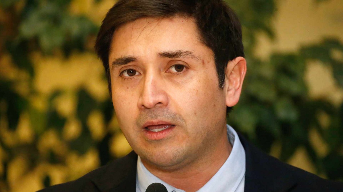 Habría pagado más de $100 millones por servicios no prestados: CDE se querella contra diputado Calisto por fraude al fisco