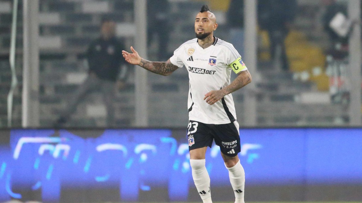 ¿Se va de Colo Colo? Un grande de Ecuador buscaría dar el golpe del mercado con fichaje de Arturo Vidal