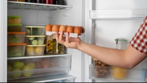 Podría generar problemas de salud: El error que muchos cometen al guardar los huevos en el refrigerador