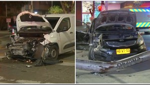 Dos pasajeros heridos deja choque entre colectivo y furgón en Santiago: Ambos conductores se habrían dado a la fuga