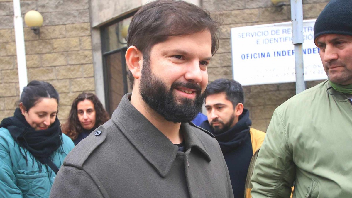 Presidente Boric inscribe a su hija Violeta en el Registro Civil